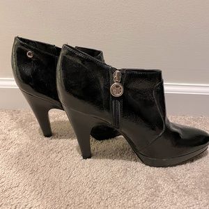 Isaac Mizrahi Black Patent Ankle Boot/Bootie.